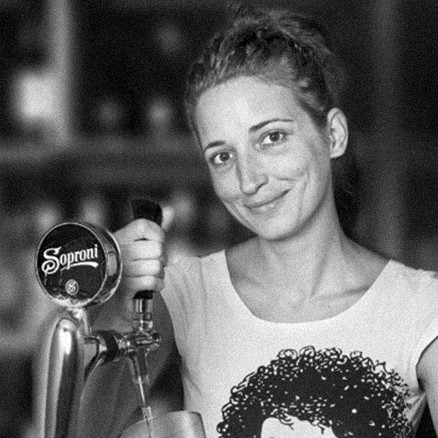 Perfekt gezapftes Bier SOPRONI BEER